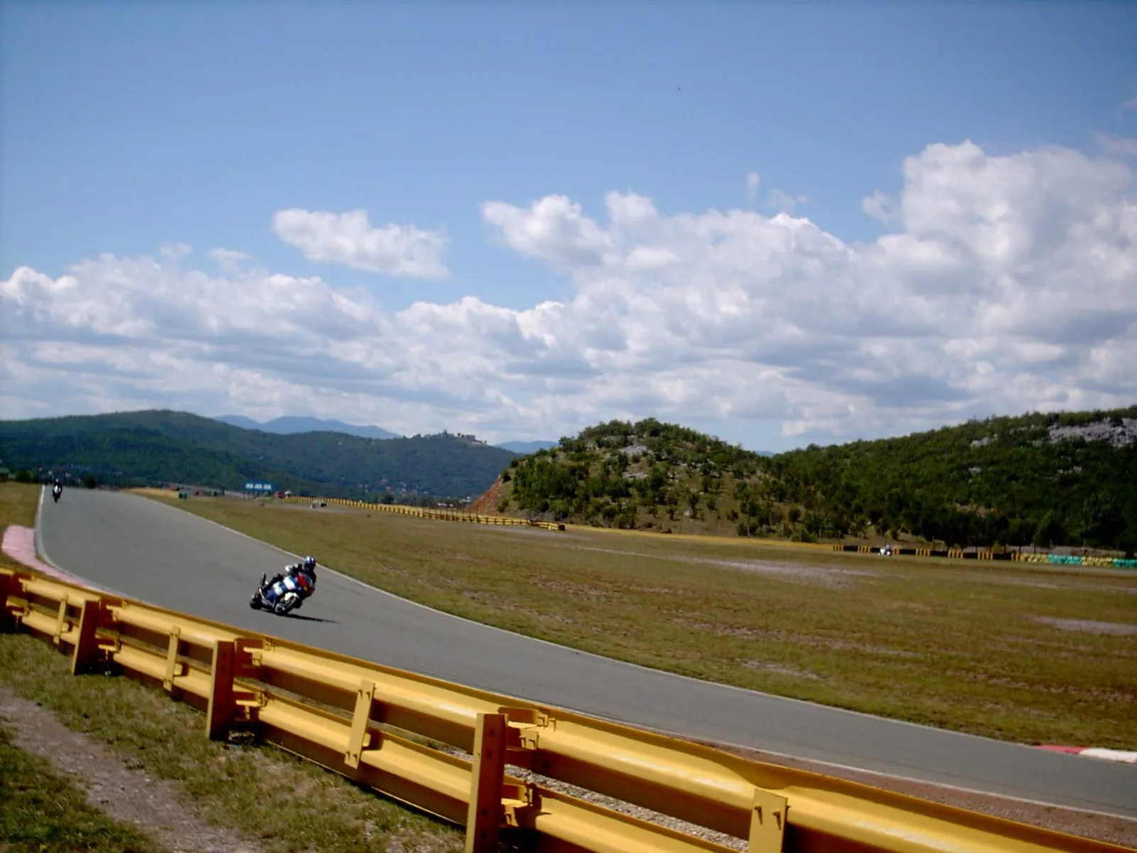 Automotodrom Grobnik danas, pogled na startnu ravninu.